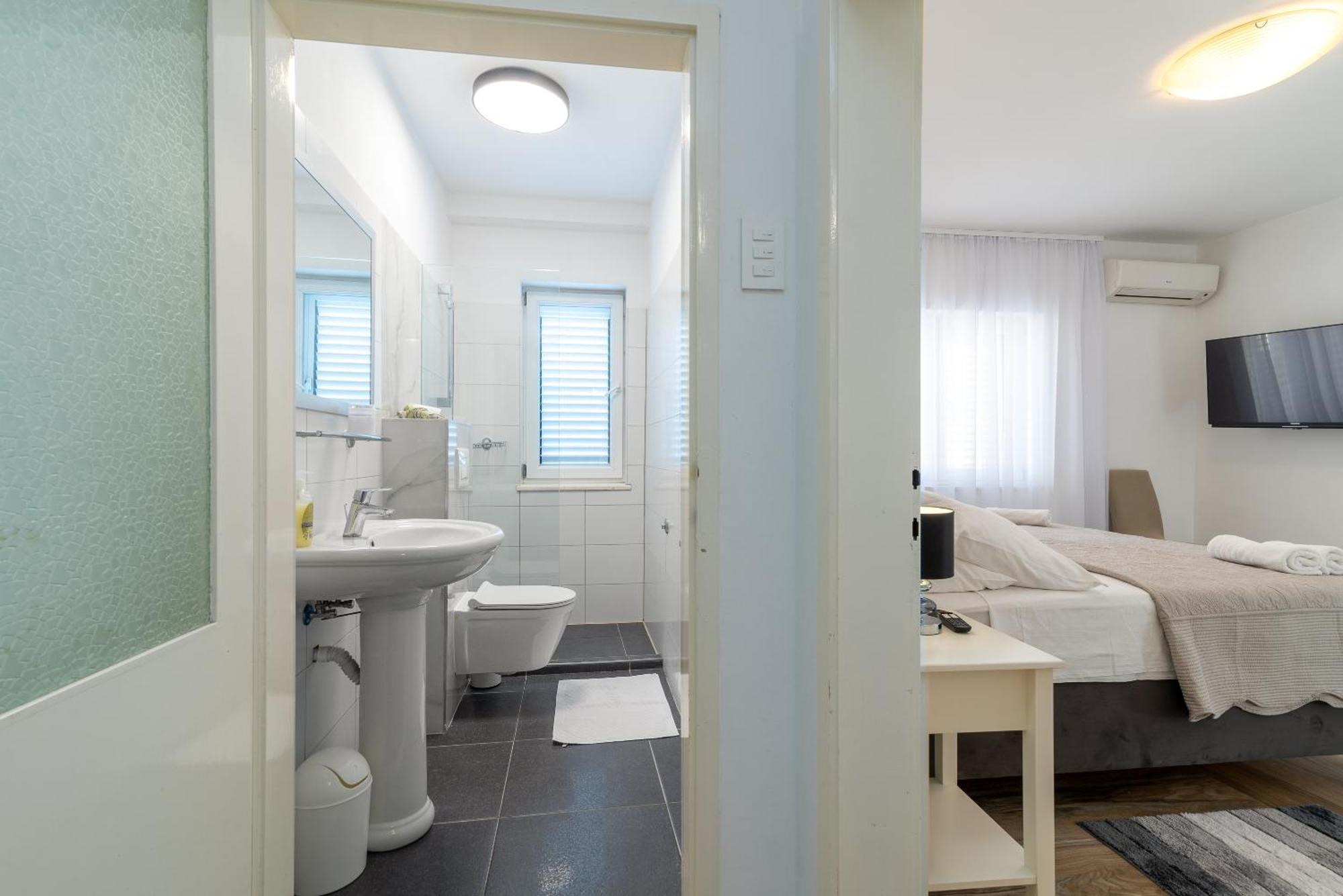 Apartmants Biocic Трогир Екстериор снимка